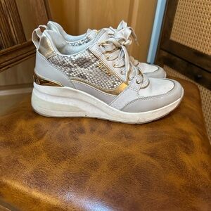 ALDO Women's Beige and Metallic Sneakers